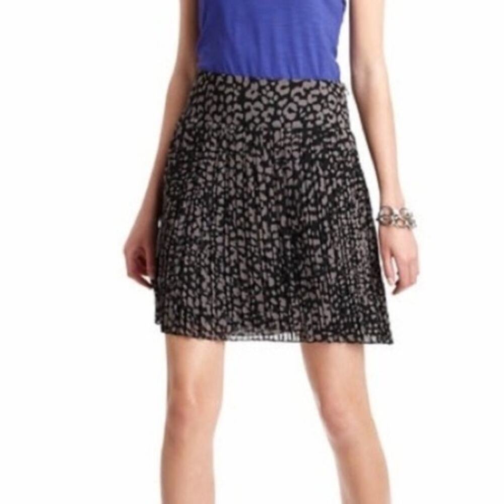 LOFT Leopard Print Pleated Mini Skirt‎ in Black & Gray - Size 10